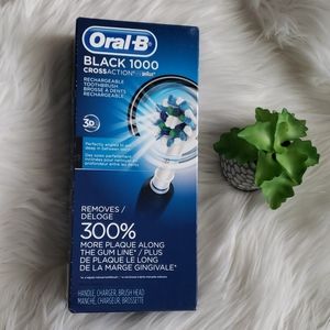 Oral-B 1000 CrossAction Black Electric Toothbrush